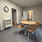 Apartment Gemuetlich Und Ruhig Im Herzen Der Dresdner Neustadt *