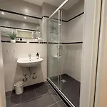 Apartment Gemuetlich Und Ruhig Im Herzen Der Dresdner Neustadt *