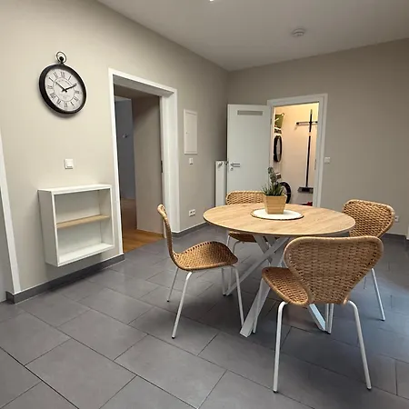 Appartement Neu !! Ruhiges Mit Parkplatz Nahe Innenstadt Und Infineon Tsmc *