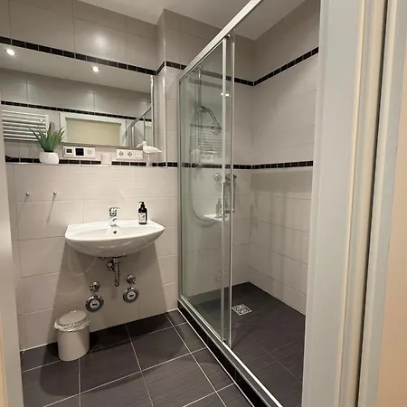 Appartement Neu !! Ruhiges Mit Parkplatz Nahe Innenstadt Und Infineon Tsmc *